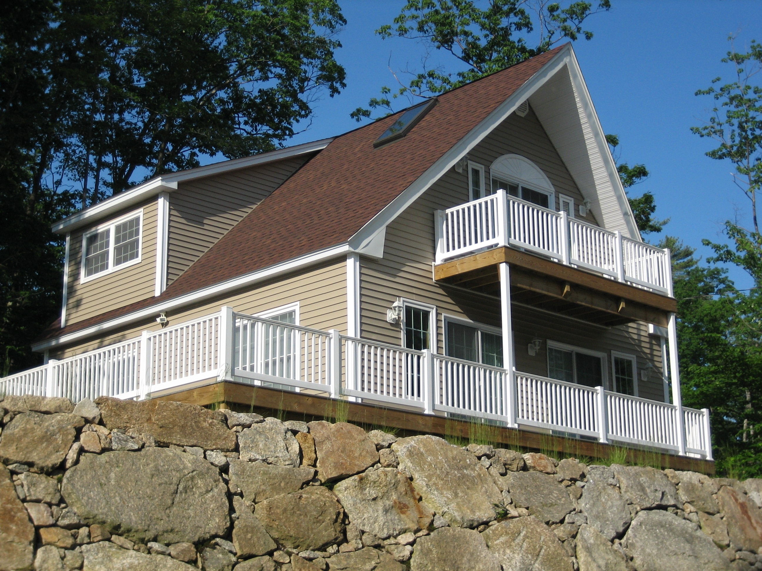 Borrus Chalet exterior with brown roof