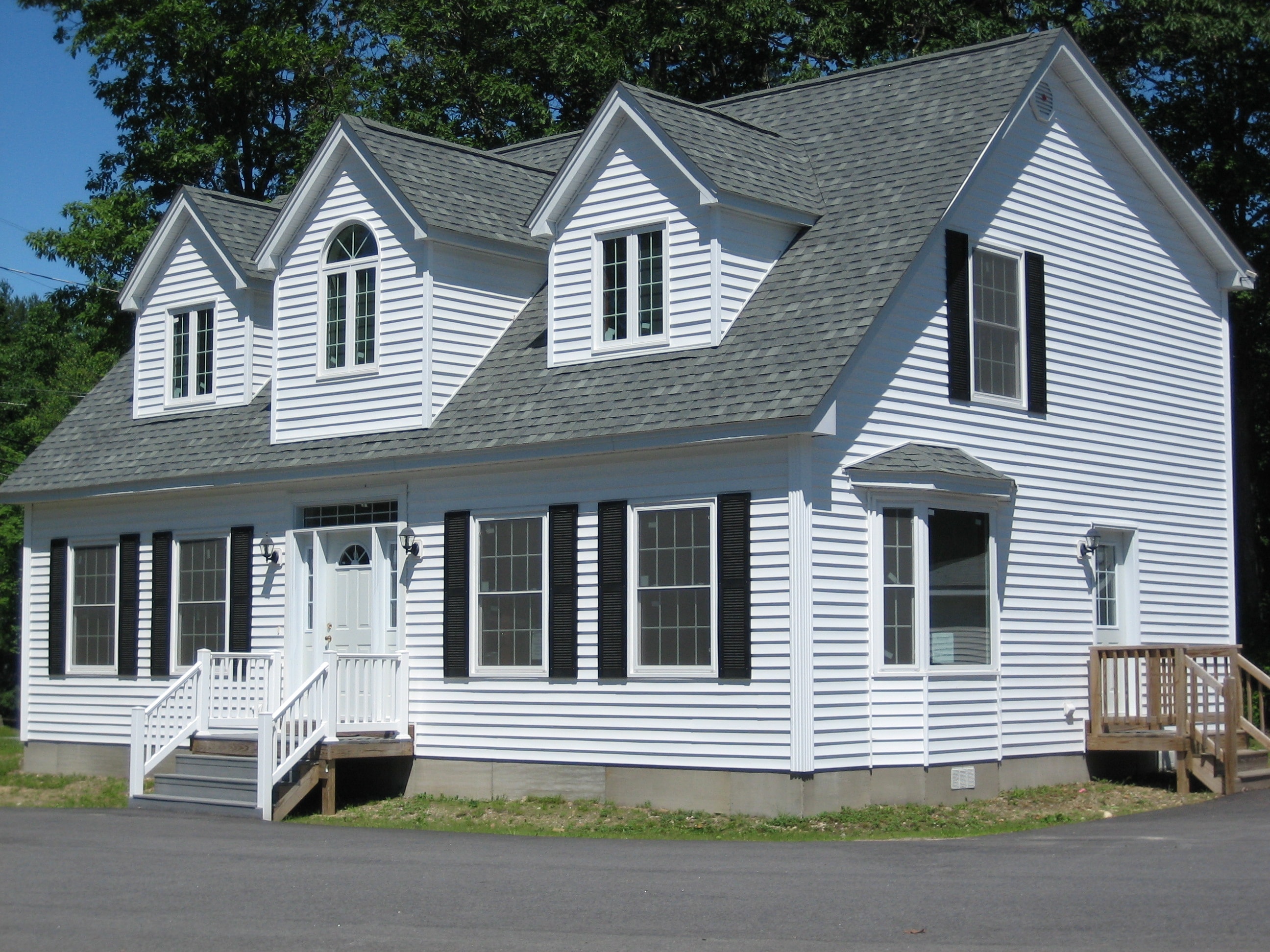 Cape Model 28'x40' with black shutters