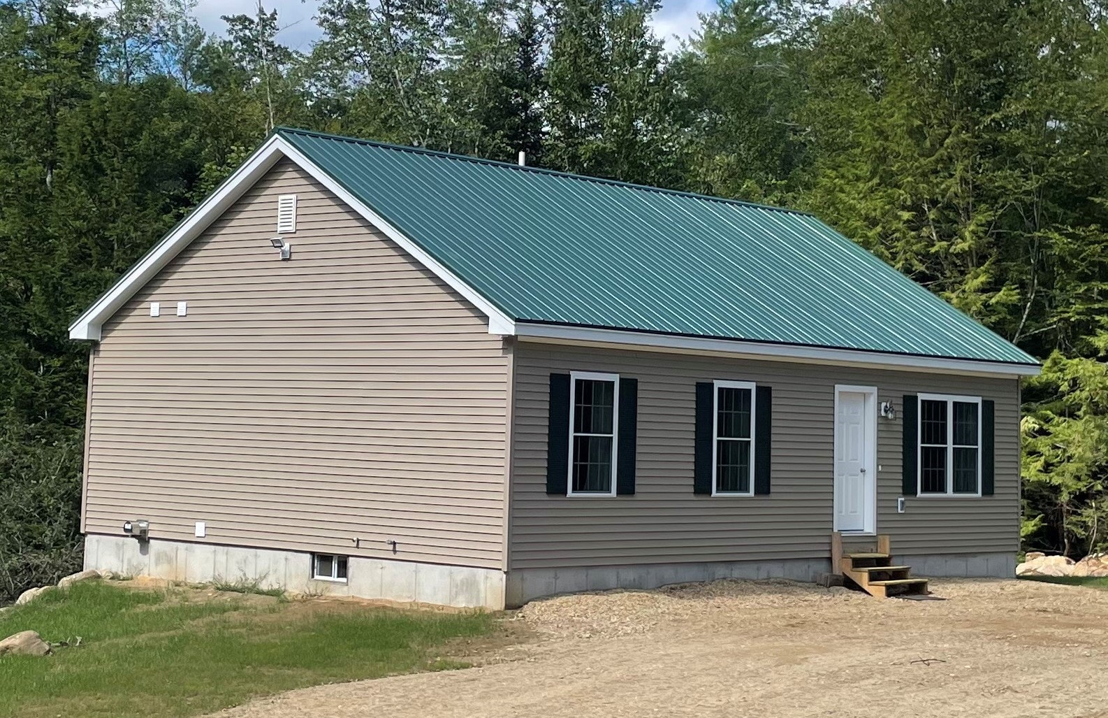 Murphy Pioneer exterior with metal roof